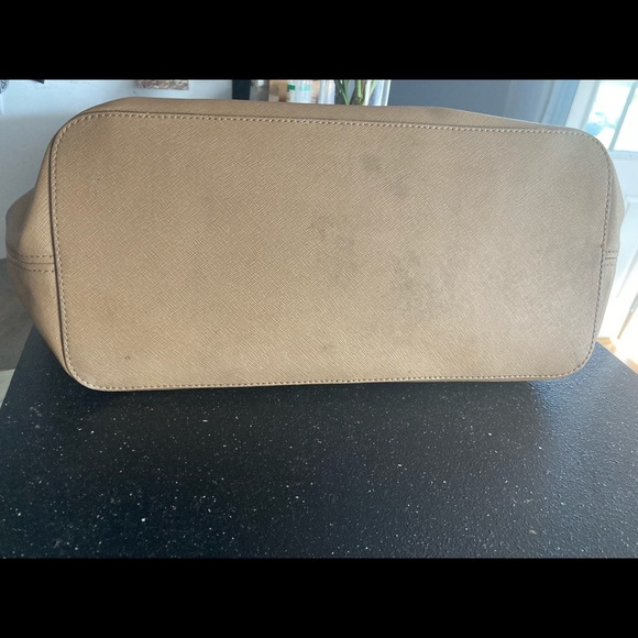 100% Authentic Michael Kors tote - Picture 3 of 5